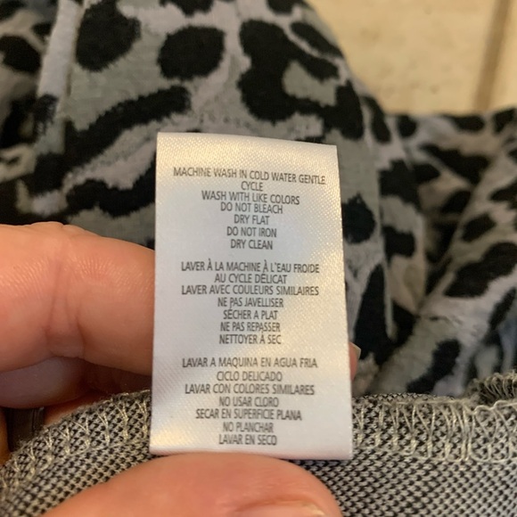 La Classe Couture Gray & Black Leopard Print Short Sleeve Mini Dress - Size M - Picture 3 of 8